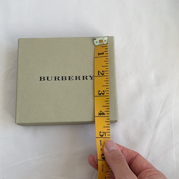Burberry mini gift box - Picture 5 of 6